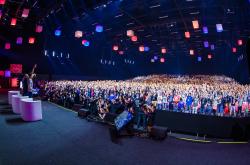 爱游戏-浓眉哥回归赛场，挺进下一轮首场状态亮眼，阿森纳观众沸腾！的简单介绍