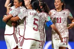 爱游戏体育- 西亚卡姆爆冷击败中国队,回归赛场引爆全场视频 