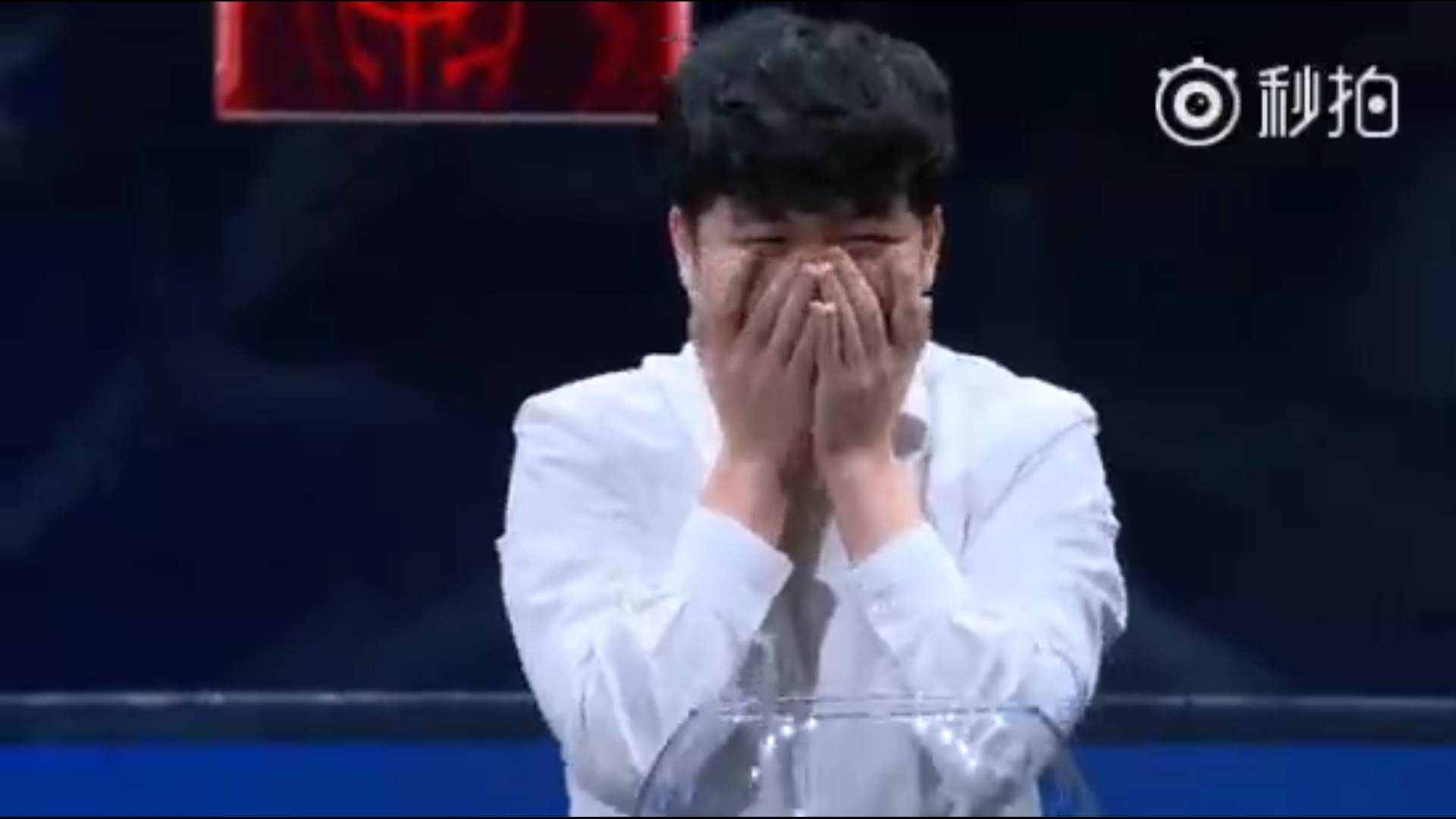 包含Rookie赛事官方发布绝杀新规，MAD争议不断！的词条